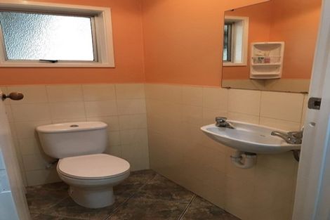 Photo of property in 37 Takapu Street, Henderson, Auckland, 0612