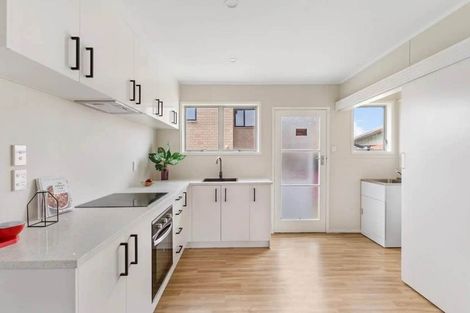 Photo of property in 2/94 Beaumonts Way, Manurewa, Auckland, 2102