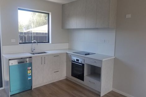 Photo of property in 2/30 West Coast Road, Glen Eden, Auckland, 0602