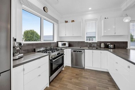 Photo of property in 18 Albion Street, Hawera, 4610