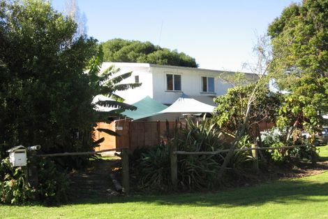 Photo of property in 40 Matauwhi Road, Russell, 0202