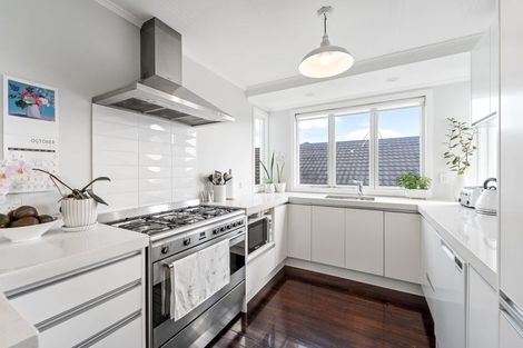 Photo of property in 2 Hardley Avenue, Tindalls Beach, Whangaparaoa, 0930