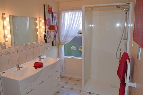 Photo of property in 32 Hinemoa Avenue, Taupo, 3330