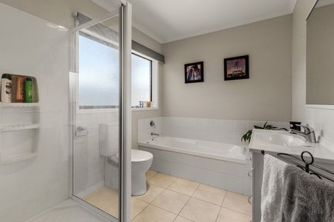 Photo of property in 16 Tom Keven Way, Pukekohe, 2120