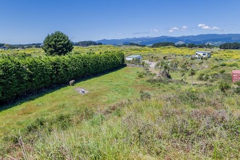 Photo of property in 18 Henham Lane, Waikawa Beach, Levin, 5573