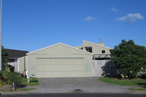 Photo of property in 27 Major Durie Place, Waikanae Beach, Waikanae, 5036