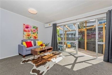 Photo of property in 1/26 Kemp Road, Massey, Auckland, 0614