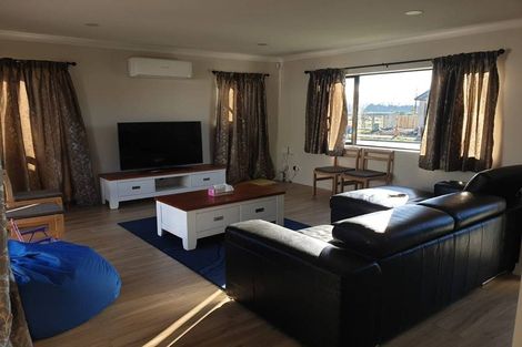 Photo of property in 32 Koroheke Road, Takanini, 2110