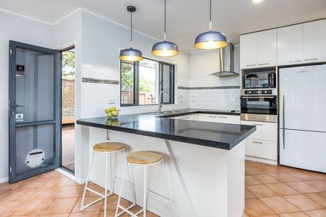 Photo of property in 2 Mizen Court, Torbay, Auckland, 0630