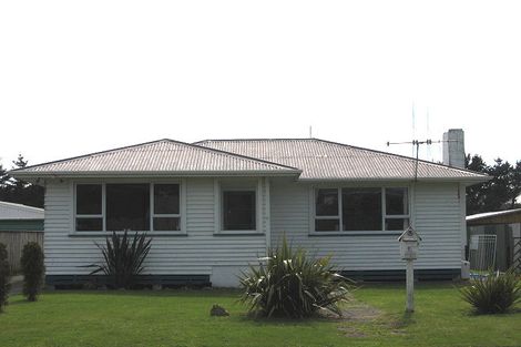 Photo of property in 6 Lee Street, Castlecliff, Whanganui, 4501
