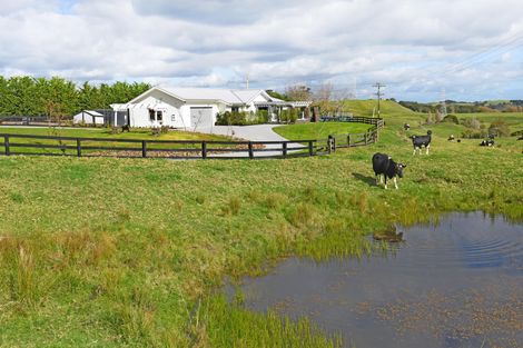 Photo of property in 7 Mountain Road, Kaiwaka, Maungaturoto, 0587