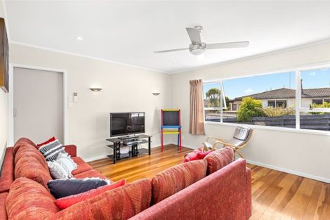 Photo of property in 17 Brunner Road, Glen Eden, Auckland, 0602