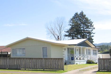 Photo of property in 4 Blomfield Street, Pukehangi, Rotorua, 3015
