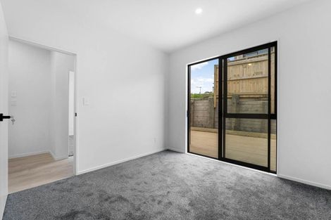 Photo of property in 32 Puhikawa Street, Massey, Auckland, 0614