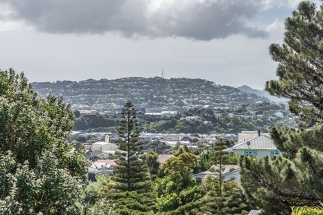 Photo of property in 8 Dallas Court, Miramar, Wellington, 6022