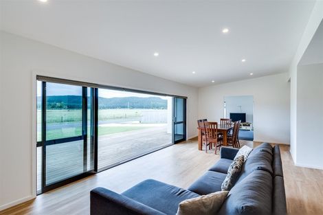 Photo of property in 27 Pohutukawa Drive, Eskdale, Napier, 4182