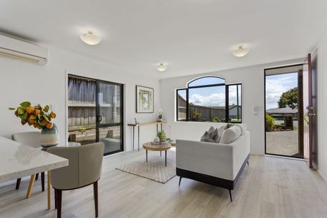 Photo of property in 36 Lorikeet Place, Unsworth Heights, Auckland, 0632