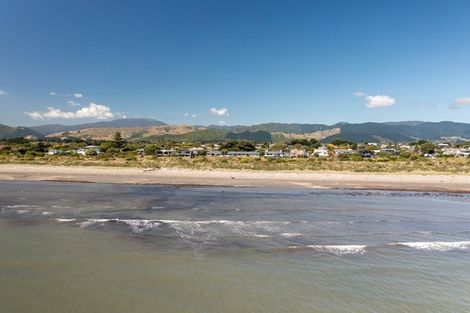 Photo of property in 127-129 Manly Street, Paraparaumu Beach, Paraparaumu, 5032