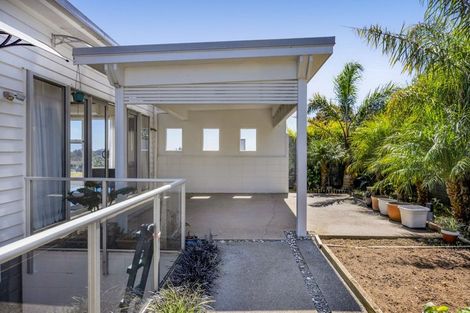 Photo of property in 16 Links Drive, Waiwhakaiho, New Plymouth, 4312
