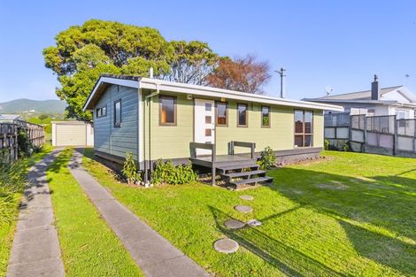 Photo of property in 10 Nugget Grove, Raumati Beach, Paraparaumu, 5032