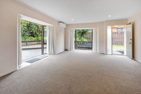 Photo of property in 3/2 Channing Crescent, Botany Downs, Auckland, 2010