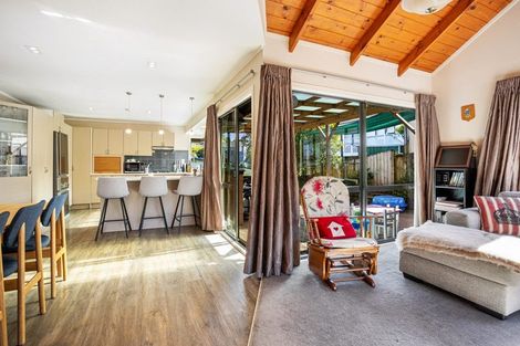 Photo of property in 11 Darcy Place, Massey, Auckland, 0614