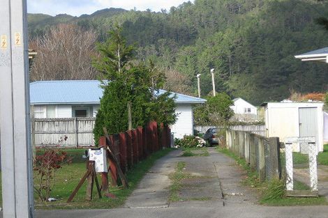 Photo of property in 398 George Street, Stokes Valley, Lower Hutt, 5019