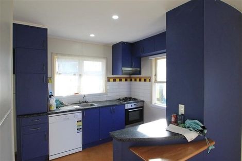 Photo of property in 13 Beach Road, Te Atatu Peninsula, Auckland, 0610