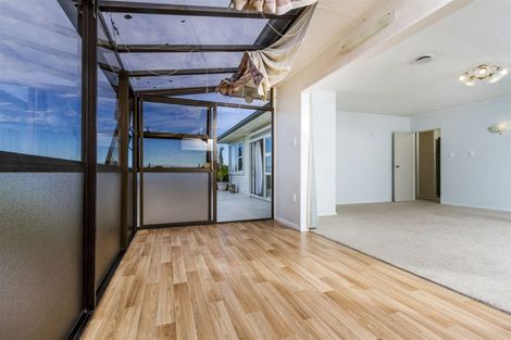 Photo of property in 70 Chivalry Road, Glenfield, Auckland, 0629