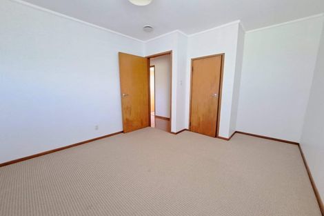 Photo of property in 5 South Pacific Place, Henderson, Auckland, 0612