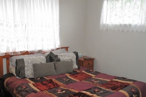 Photo of property in 2/11 Etherton Drive, Weymouth, Auckland, 2103