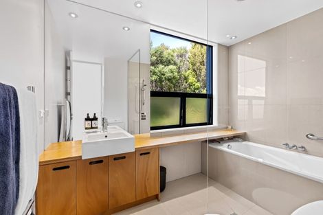 Photo of property in 28 Opahi Bay Road, Mahurangi West, Warkworth, 0983