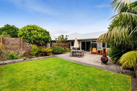 Photo of property in 74 Wairau Road, Oakura, 4314