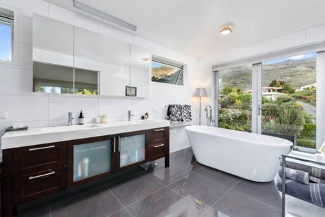 Photo of property in 33 Sargood Drive, Wanaka, 9305