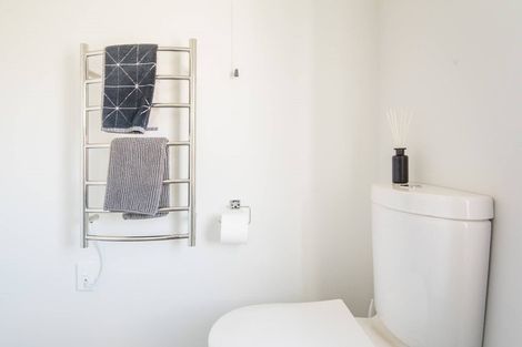 Photo of property in 35 Garreg Road, Fendalton, Christchurch, 8052