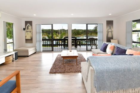 Photo of property in 258 Wade River Road, Wade Heads, Whangaparaoa, 0932