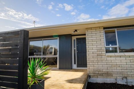 Photo of property in 32 Palliser Place, Milson, Palmerston North, 4414
