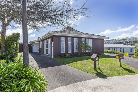 Photo of property in 15 Mckeefry Grove, Tawa, Wellington, 5028