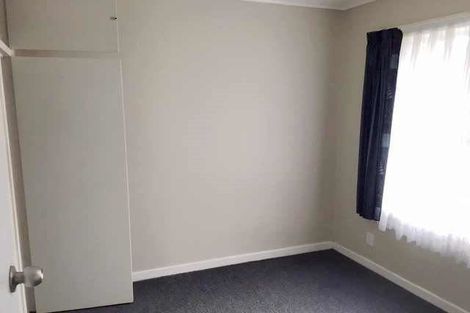 Photo of property in 2/116 Te Atatu Road, Te Atatu South, Auckland, 0610