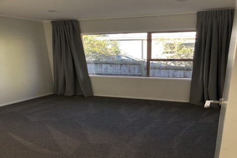 Photo of property in 8 Heaton Grove, Chatswood, Auckland, 0626