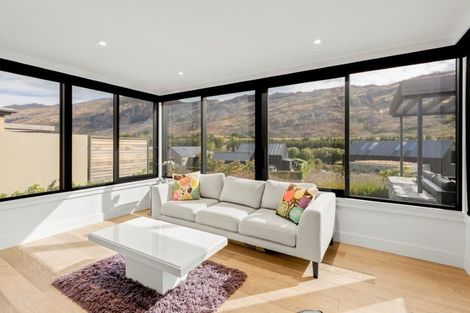 Photo of property in 2 Ploughmans Lane, Arrowtown, 9371