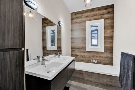 Photo of property in 120 Manawapou Road, Hawera, 4610