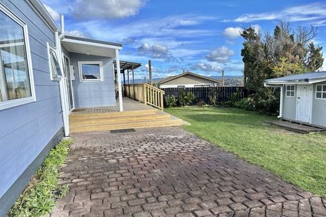 Photo of property in 81 Luckens Road, West Harbour, Auckland, 0618