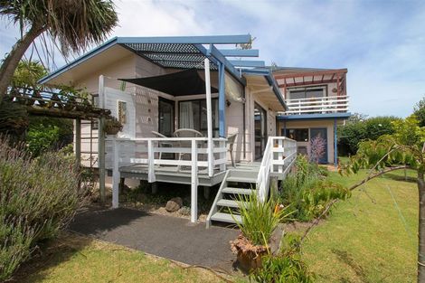 Photo of property in 46 Taihiki Road, Clarks Beach, 2122