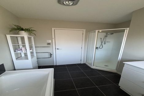 Photo of property in 207 Wainoni Road, Avondale, Christchurch, 8061