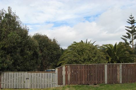 Photo of property in 4 Duncan Street, Waikawa Beach, Manakau, 5573