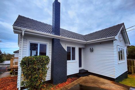 Photo of property in 1/63 Pupuke Road, Birkenhead, Auckland, 0627