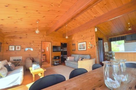 Photo of property in 16 Courtney Place, Pauanui, Hikuai, 3579