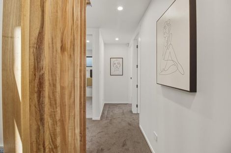 Photo of property in 85a Awaroa Road, Sunnyvale, Auckland, 0612