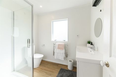 Photo of property in 1 Marguerita Place, West Harbour, Auckland, 0618